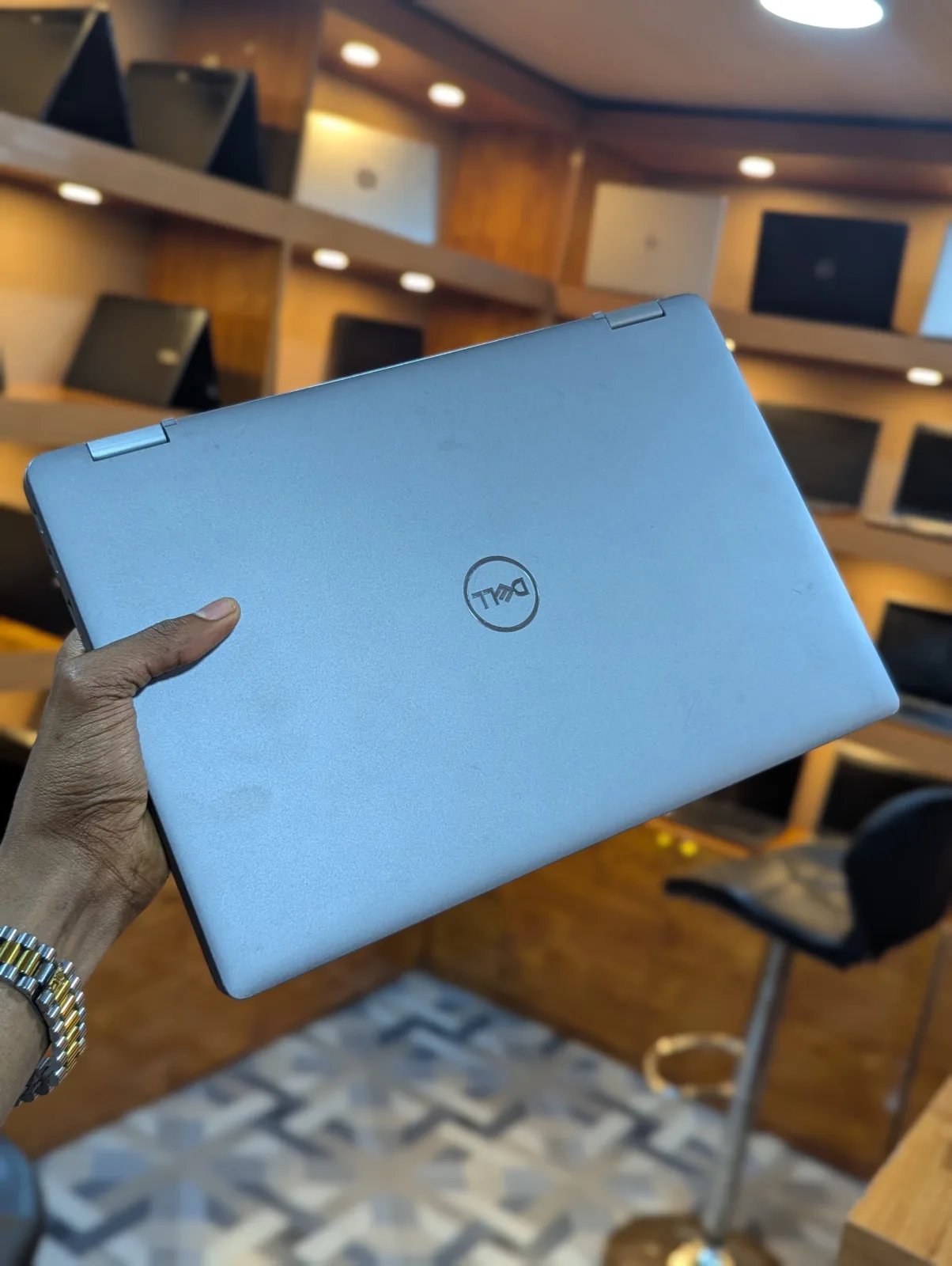 Dell latitude 5330 2-in-1 Touchscreen Thumbnail 3