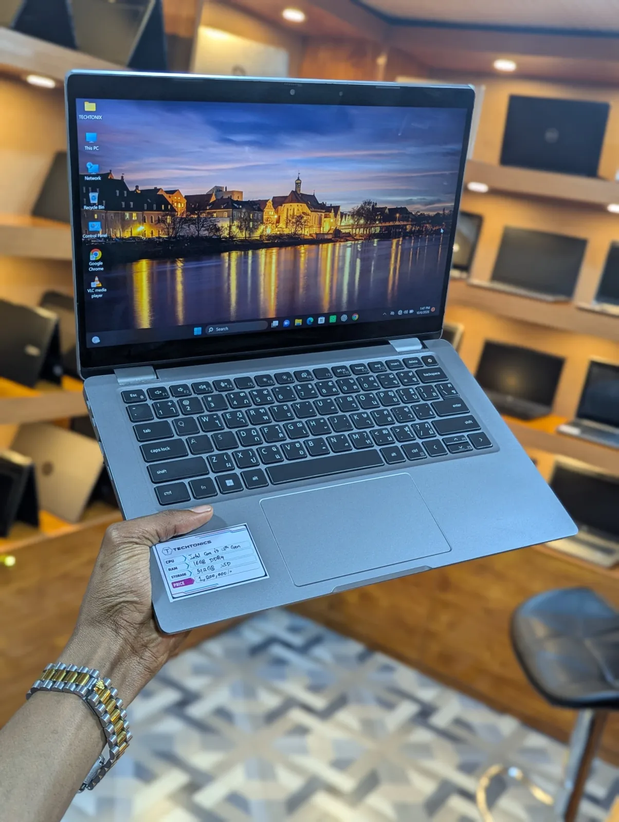 Dell latitude 5330 2-in-1 Touchscreen Thumbnail 8