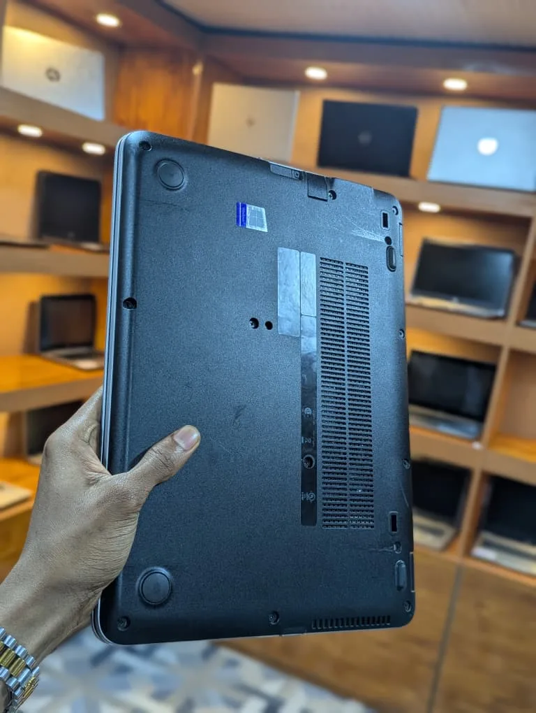 HP EliteBook 820 G4 Touchscreen Thumbnail 5