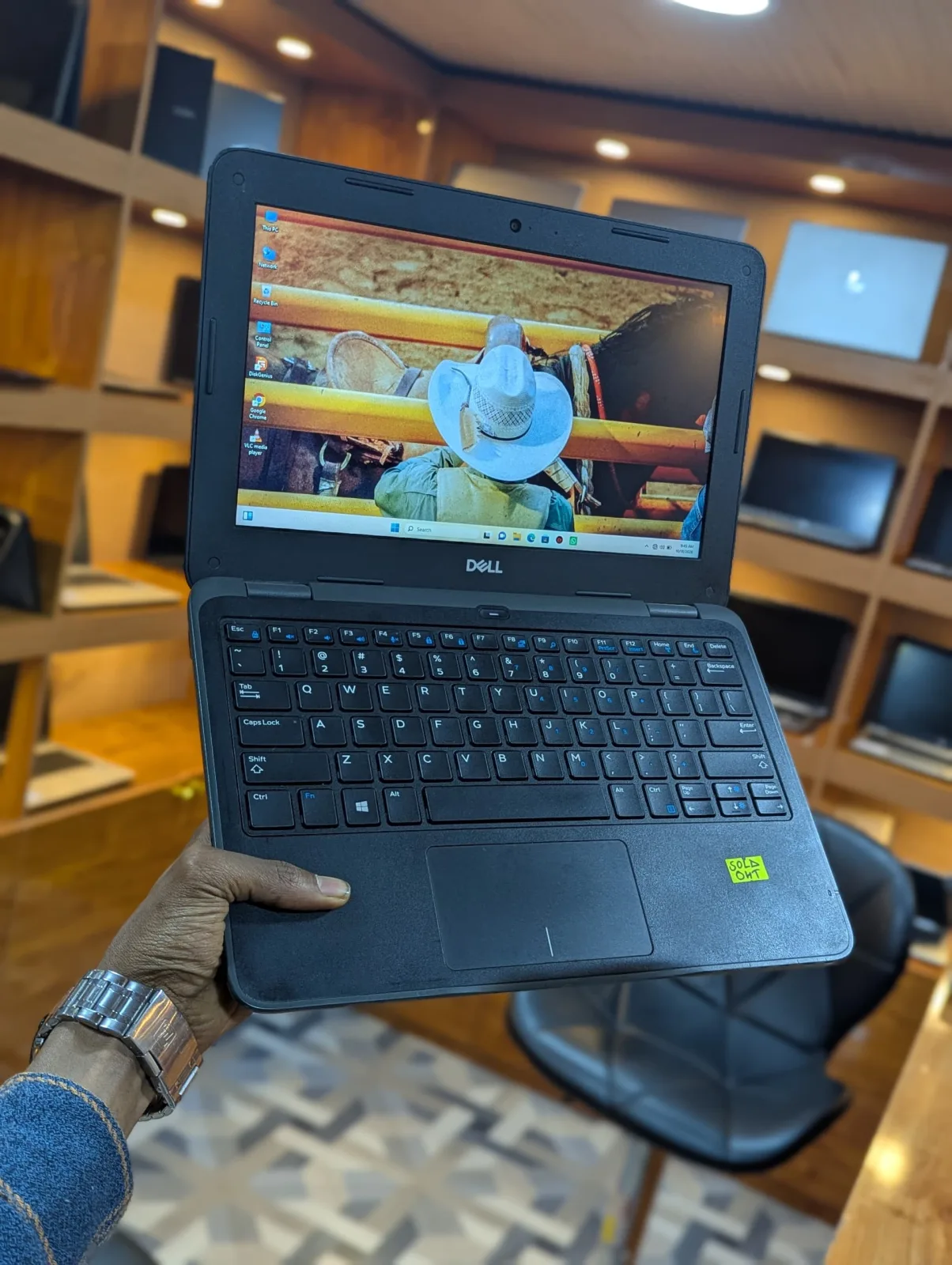 Dell Latitude 3190 Non-Touch Thumbnail 3