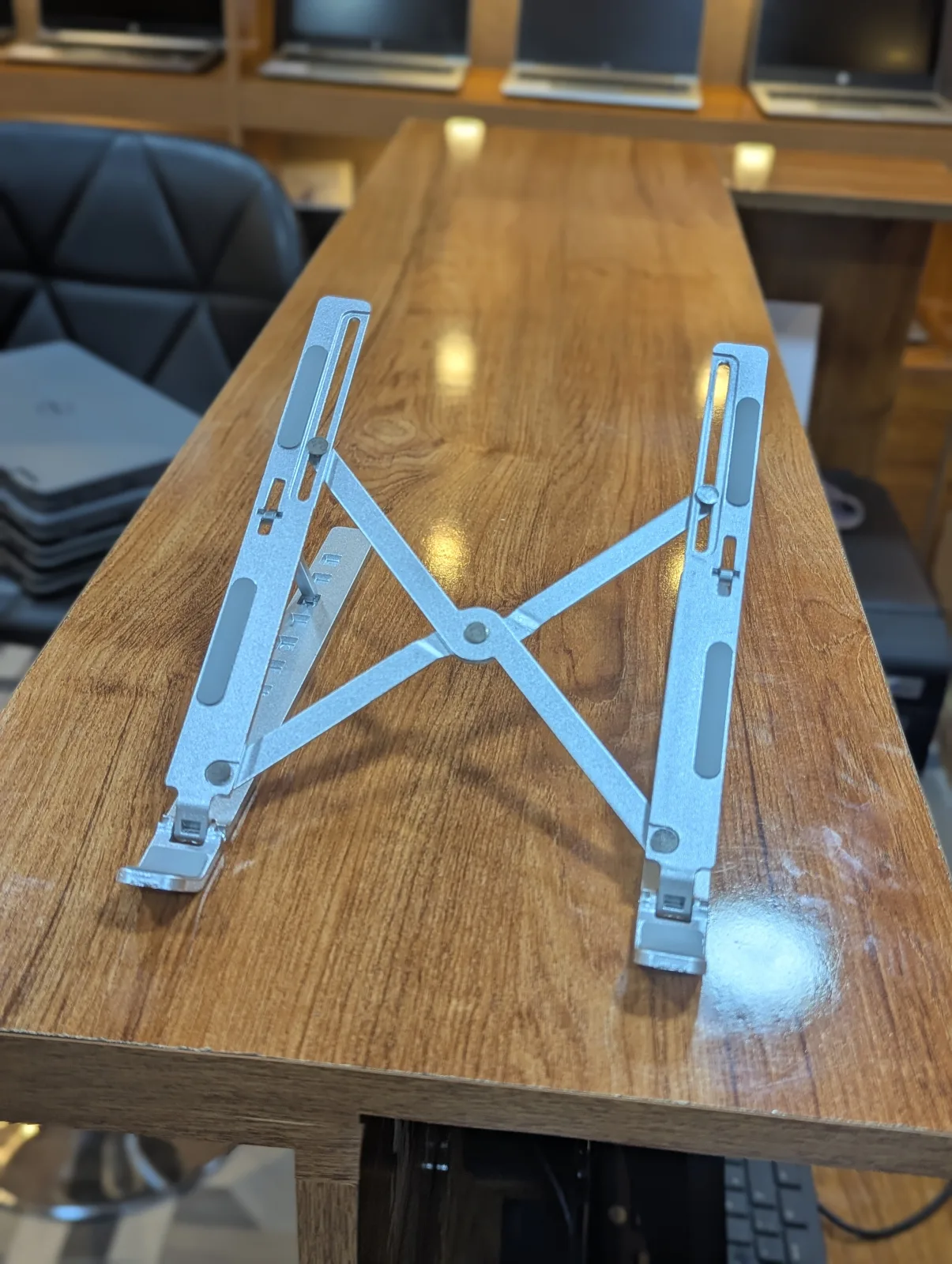 Laptop Aluminium Stand Thumbnail 4