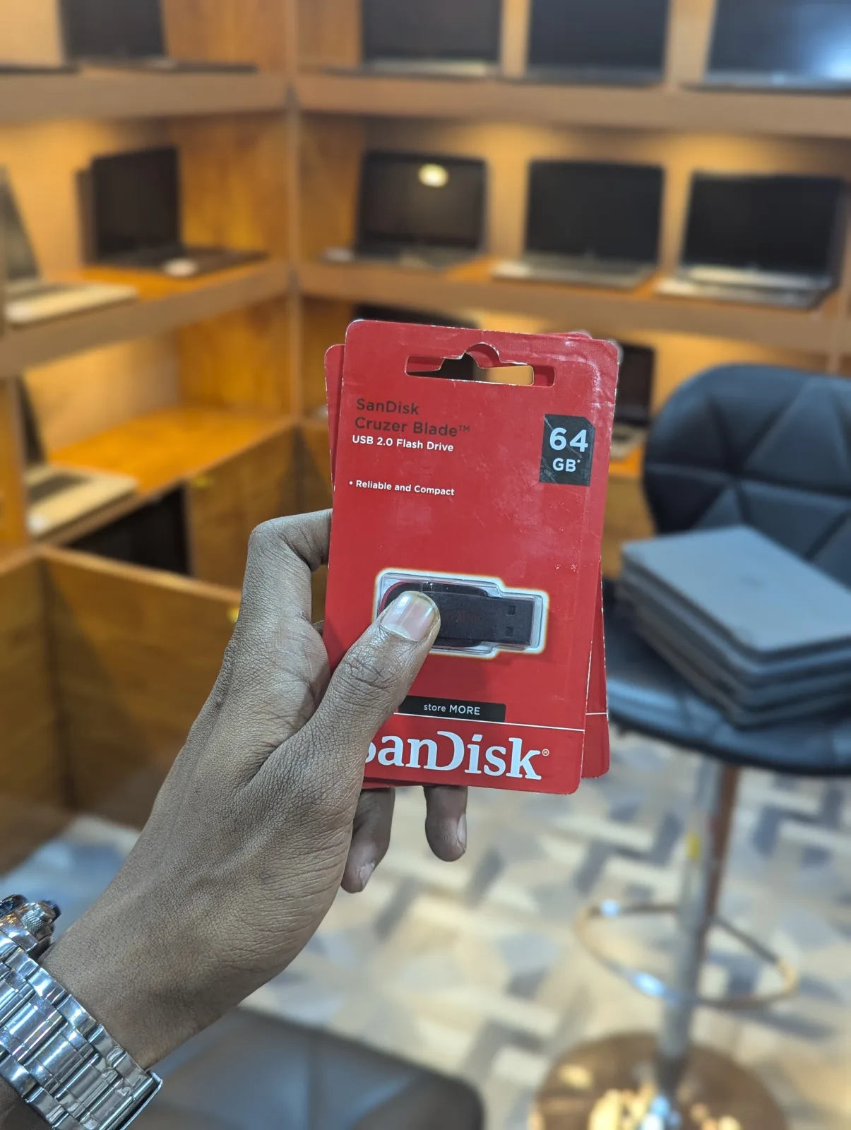 San Disk Flash Drive 2.0 64GB Thumbnail 4